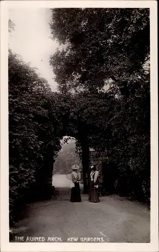 Ak Kew London Borough of Richmond upon Thames, Kew Gardens, The Ruined Arch