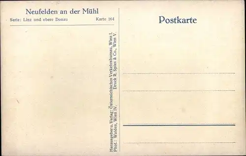 Ak Neufelden im Mühlviertel Oberösterreich, Straßenpartie, Brunnen