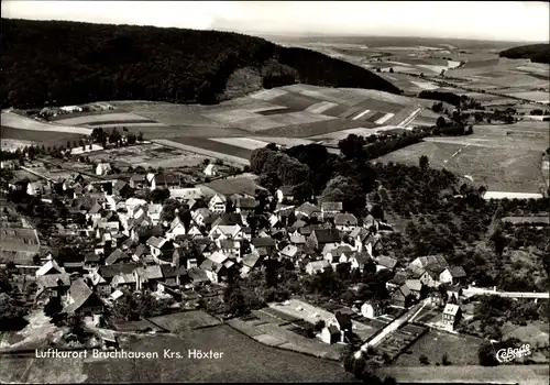 Ak Bruchhausen Höxter an der Weser, Ortspanorama, Luftbild