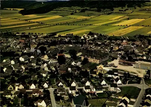 Ak Bevern im Weserbergland, Ortspanorama, Luftbild