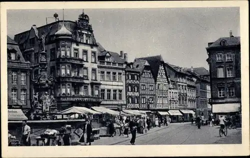 Ak Trier an der Mosel, Hauptmarkt, Marktszene, Passanten