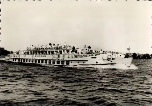 Ak Weiße Flotte Berlin, Luxusfahrgastschiff Johannes R. Becher auf dem Müggelsee