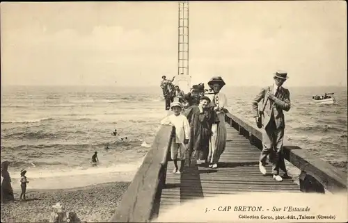 Ak Capbreton sur Mer Landes, Sur l'Estacade