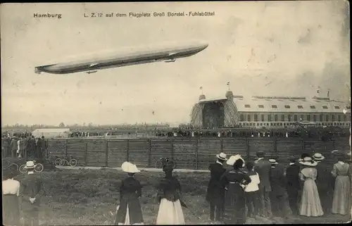 Ak Hamburg, Zeppelin Luftschiff LZ 12 auf dem Flugplatz Groß Borstel Fuhlsbüttel, Luftschiffhalle