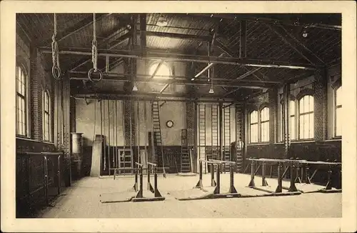 Ak Berlin Schöneberg, Prinz Heinrich Gymnasium, Innenansicht der Turnhalle