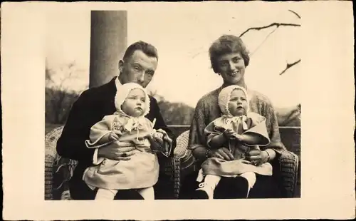 Foto Ak Friedrich v. Hohenz. Sigmaringen, Margarete v. Sachsen, Prinzessin Maria Antonia, Adelgunde