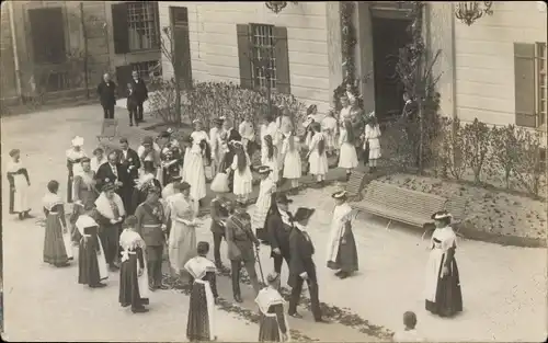 Foto Ak Ernst Heinrich, Hochzeit, Brautpaar mit Eltern, Adel Sachsen und Sigmaringen