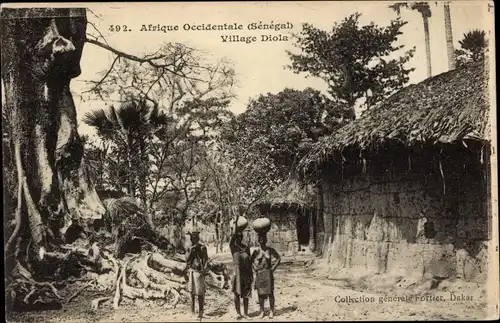 Ak Diola Senegal, Chalets, Indigènes