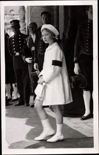 Ak S.A.R. la Princesse Josephine Charlotte de Belgique, vor dem Schloss