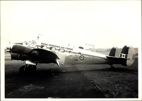 Foto Kanadisches Militärflugzeug, C 45, Royal Canadian Air Force