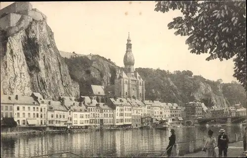 Ak Dinant Wallonien Namur, Blick auf den Ort, Flussansicht, Passanten