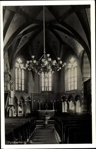 Ak Waldenburg in Sachsen, Inneres einer Kirche