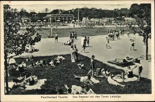 Ak Taucha in Nordsachsen, Familienbad, Liegewiese, Schwimmbecken, Rutschbahn