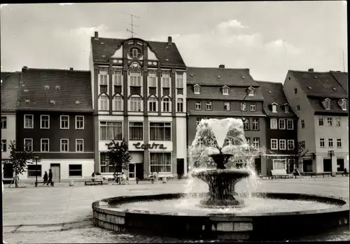 Ak Weißenfels an der Saale, Karl-Marx-Platz, Brunnen, Centra