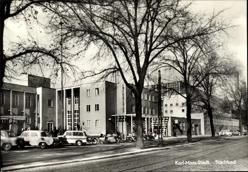 Ak Karl Marx Stadt Chemnitz in Sachsen, Stadtbad, Autos