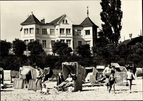 Ak Ostseebad Bansin Heringsdorf auf Usedom, Am Strand, Badegäste, Strandkörbe