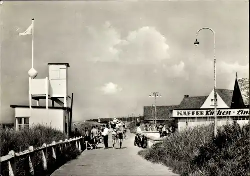 Ak Ostseebad Graal Müritz, Strandpromenade, Passanten, Kaffee, Kuchen, Fahne