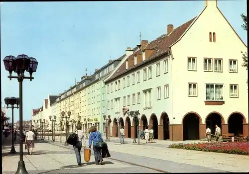 Ak Neubrandenburg in Mecklenburg, Turmstraße, Passanten