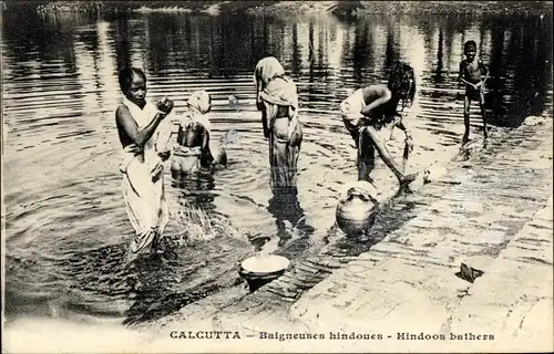 Ak Calcutta Kolkata Kalkutta Indien, Baigneuses hindoues