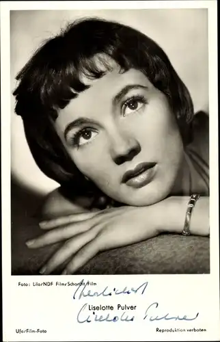 Ak Schauspielerin Liselotte Pulver, Portrait, Autogramm