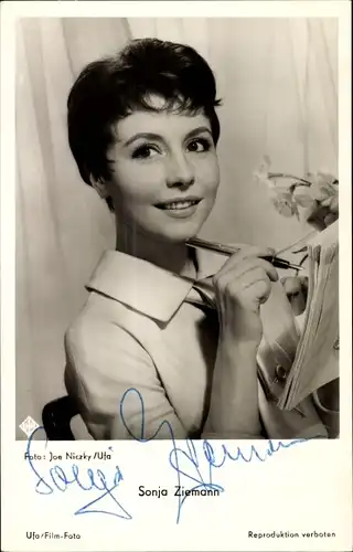 Ak Schauspielerin Sonja Ziemann, Portrait, Autogramm