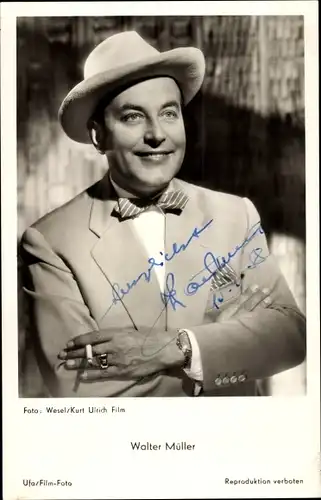 Ak Schauspieler Walter Müller, Portrait, Zigarette, Hut, Autogramm