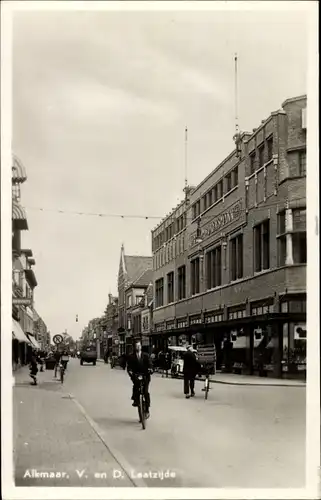 Ak Alkmaar Nordholland Niederlande, V. en D. Laatzijde, Geschäfte, Radfahrer