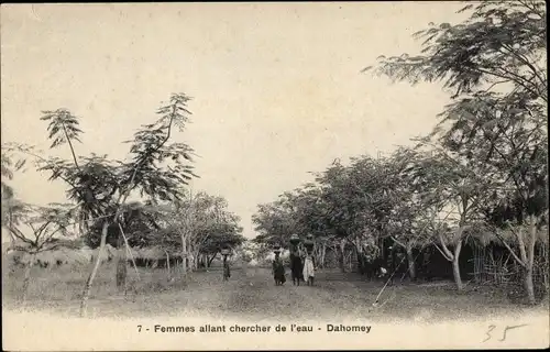 Ak Dahomey Benin, Femmes allant chercher de l'eau