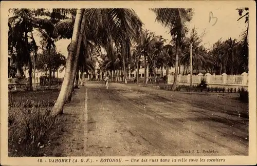 Ak Cotonou Dahomey Benin, Une des rues dans la visite sous les cocotiers