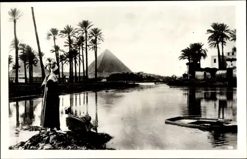 Ak Cairo Kairo Ägypten, Flood Time near Pyarmids, Pyramiden, Palmen