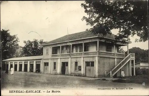 Ak Kaolack Senegal, La Mairie, Partie am Bürgemeisteramt, Passanten, Seitenaufgang