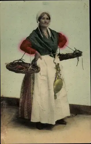 Ak Marseille Bouches du Rhône, Poissonniere, Frau in Tracht