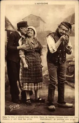 Ak Auvergne, Männer und Frau in Trachten