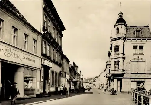 Ak Senftenberg in der Niederlausitz, Ernst Thälmann Straße, Bekleidungsgeschäft