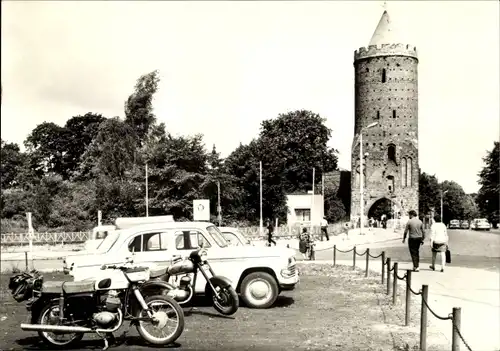 Ak Prenzlau in der Uckermark, Am Blindower Tor, Motorräder, Autos