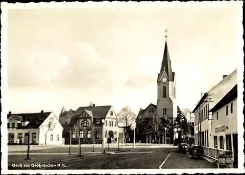 Foto Ak Großräschen in der Niederlausitz, Kirche, Platz