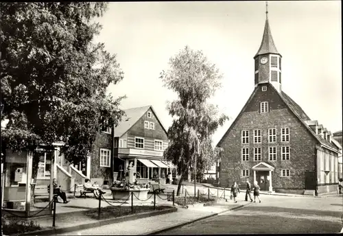 Ak Schmiedefeld am Rennsteig Thüringen, An der Kirche