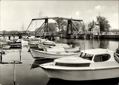 Ak Wieck Eldena Greifswald, Brücke, Boote, Anleger