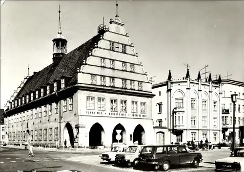 Ak Hansestadt Greifswald, Rathaus, Rats Apotheke, Platz der Freundschaft