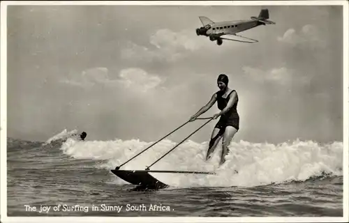 Ak The Joy of Surfing in Sunny South Afrika, Frau beim Surfen, Flugzeug