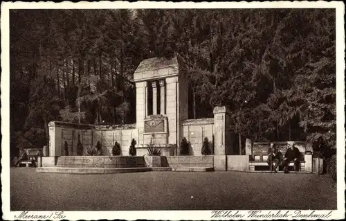 Ak Meerane Sachsen, Wilhelm Wunderlich Denkmal, Sitzende Männer auf Parkbank