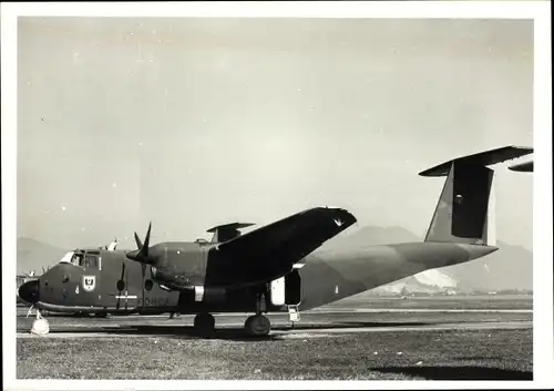 Foto Portugiesisches Militärflugzeug, de Havilland Canada DHC 5