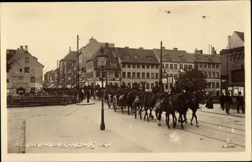 Ak København Kopenhagen Dänemark, Straßenpartie, Soldaten