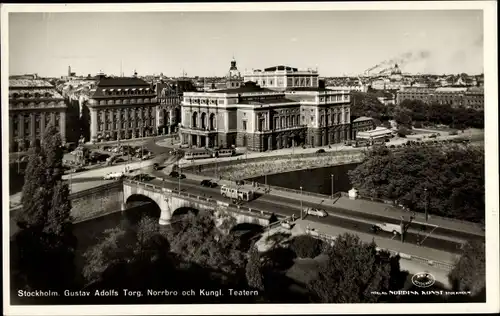 Ak Stockholm Schweden, Gustaf Adolfs Torg. Norrbro och Kungl. Teatern