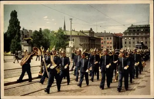 Ak Stockholm Schweden, The Royal Svea Life-guards, The parade of soldiers mounting guard