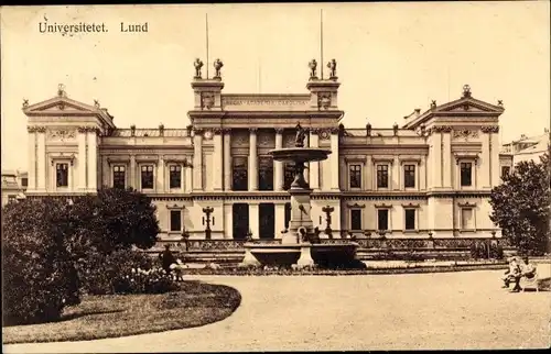 Ak Lund Schweden, Universitetet, Brunnen und Park vor der Universität