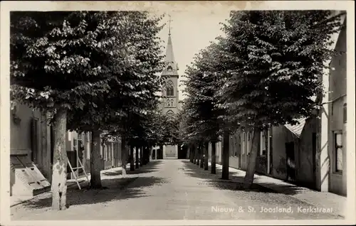 Ak Nieuw en Sint Joosland Walcheren Zeeland Niederlande, Kerkstraat