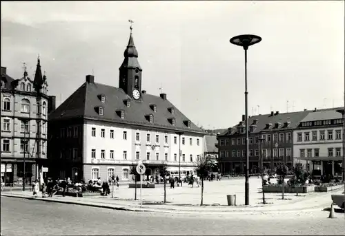 Foto Ak Annaberg Buchholz im Erzgebirge, Platz, Haus mit Uhrenturm