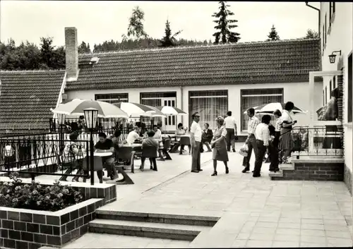 Ak Eisenberg in Thüringen, Walkmühle, Betriebsferienheim, Terrasse