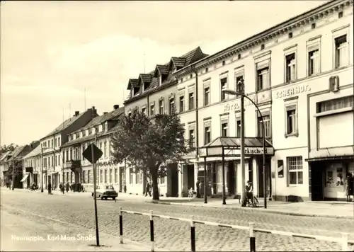 Ak Neuruppin in Brandenburg, Partie auf der Karl Marx Straße, Hotel Märkischer Hof